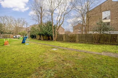 3 bedroom flat for sale, Queens Walk, London W5