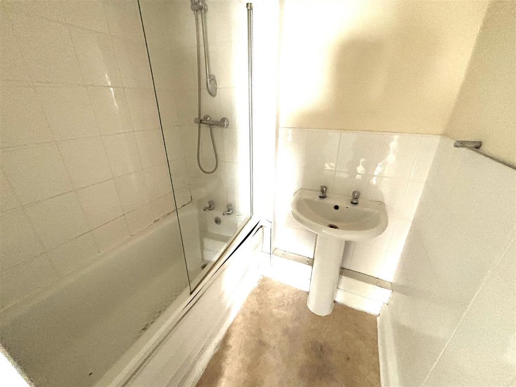BATHROOM.jpeg