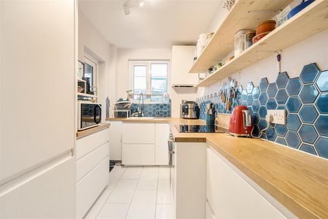 2 bedroom flat for sale, Selhurst Road, London