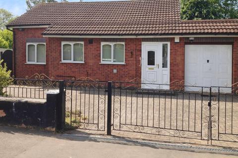 2 bedroom detached bungalow to rent, Renton Road, Wolverhampton WV10