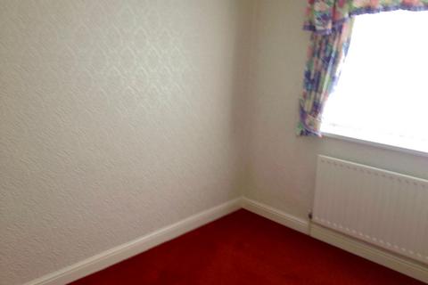 2 bedroom detached bungalow to rent, Renton Road, Wolverhampton WV10