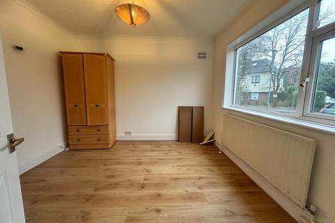 2 bedroom maisonette to rent, Fairway Avenue, Borehamwood WD6