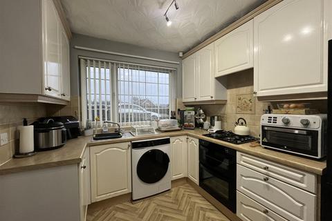4 Markfield Drive, Low Moor, Bradford, BD12 0UN