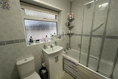 4 Markfield Drive, Low Moor, Bradford, BD12 0UN