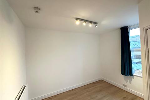 Studio to rent, London Road, Southborough