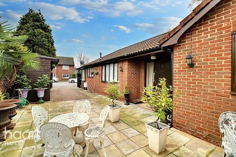 4 bedroom detached bungalow for sale, Chestnut Close, WEST DRAYTON