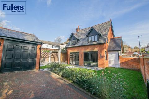 3 bedroom detached house for sale, Taunton Drive, Enfield EN2