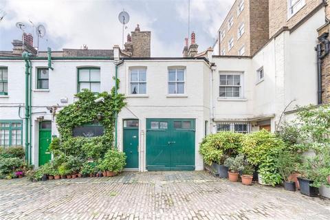 Studio to rent, Montagu Mews South, London W1H