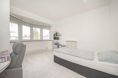 18 Cecil Road, London, W3 0DB