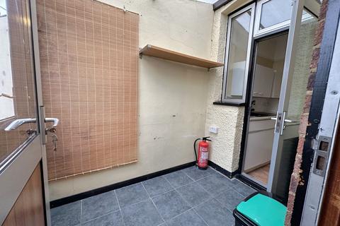 3 bedroom terraced house to rent, Old Church Road, London