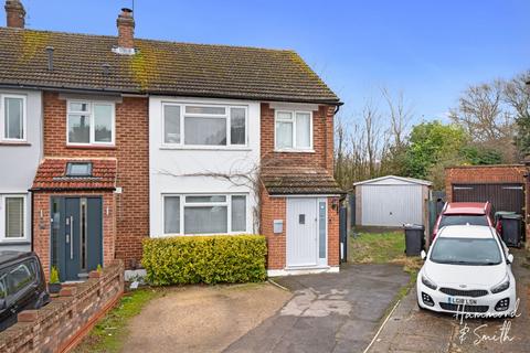 3 bedroom end of terrace house for sale, Dukes Close, Epping CM16