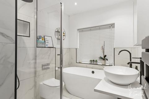 3 bedroom end of terrace house for sale, Dukes Close, Epping CM16