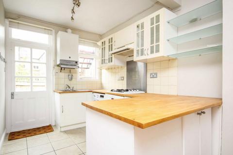 2 bedroom flat to rent, Kenley Road, St Margarets TW1