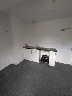 Studio to rent, Station Road, Parkstone BH14