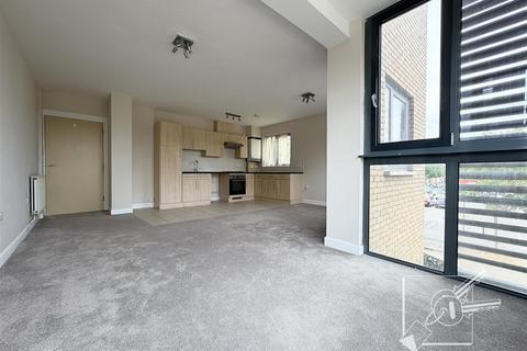 2 bedroom flat to rent, Clarence Row, Gravesend