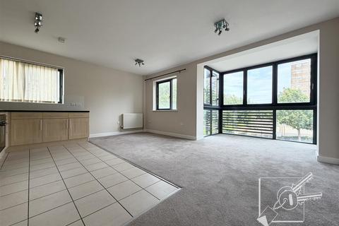 2 bedroom flat to rent, Clarence Row, Gravesend