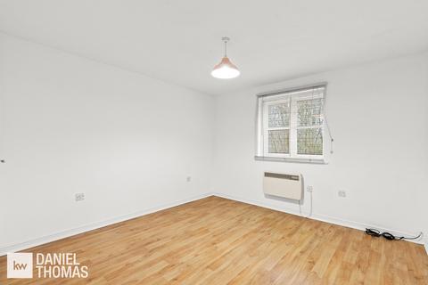 4 Burrows Chase, Waltham Abbey, EN9 3YX