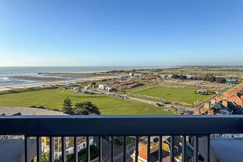 3 bedroom penthouse for sale, Kingmere, Littlehampton BN17