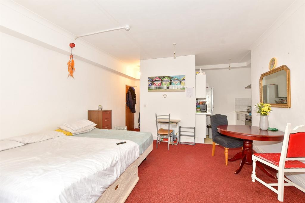 Lounge/ Bedroom