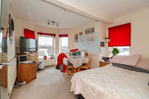 1 bedroom property for sale, Brighton Road, Horsham, West Sussex, RH13 5BD