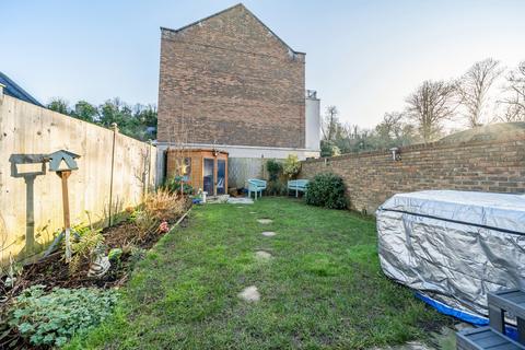 1 Eleanor Walk, Greenhithe, DA9 9FZ