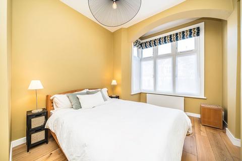 Flat 2, 52 Woodland Rise, London, N10 3UJ