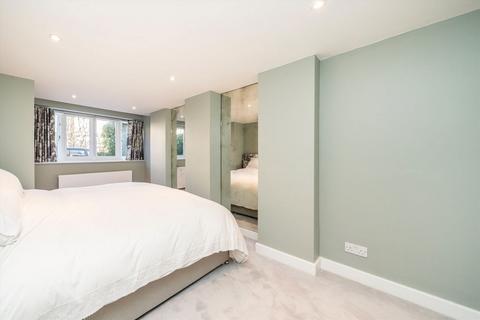 Flat 2, 52 Woodland Rise, London, N10 3UJ