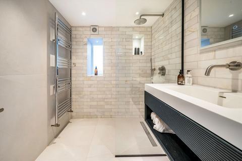 Flat 2, 52 Woodland Rise, London, N10 3UJ