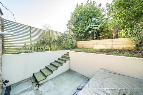 Flat 2, 52 Woodland Rise, London, N10 3UJ