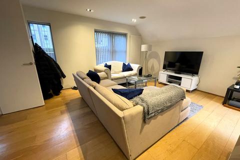 3 bedroom mews to rent, Kay Street, London E2