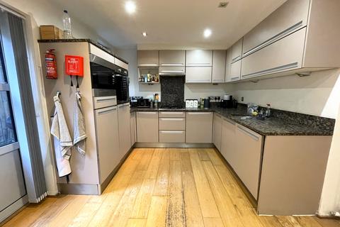 3 bedroom mews to rent, Kay Street, London E2