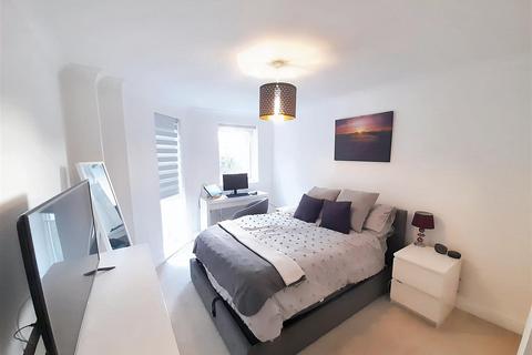 2 bedroom flat for sale, Lake Lane, Barnham