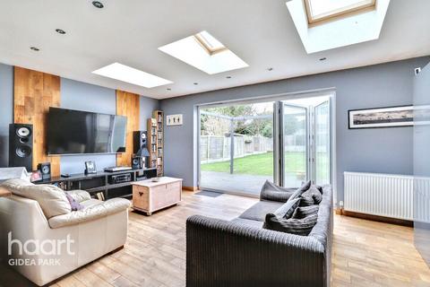 4 bedroom semi-detached house for sale, Brentwood Road, Gidea Park