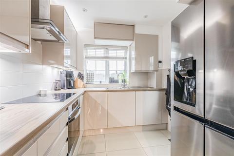 143 High Road, Byfleet, West Byfleet, KT14 7RJ