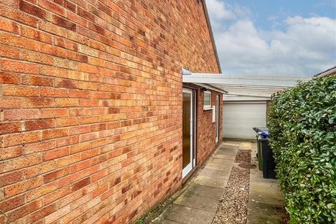 2 bedroom semi-detached bungalow for sale, Crane Close, Woodloes Park, Warwick