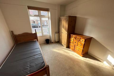 1 bedroom in a house share to rent, Ground floor single room, Alexandra Road, Mitcham, Surrey