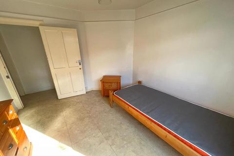 1 bedroom in a house share to rent, Ground floor single room, Alexandra Road, Mitcham, Surrey