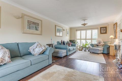 4 bedroom detached house for sale, Haldane Close, Enfield