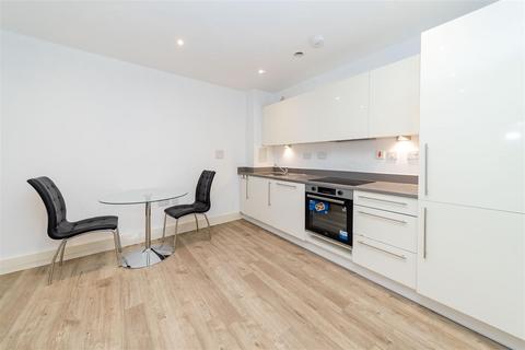 Studio to rent, Salcombe Court, 16 St. Ives Place, London, E14