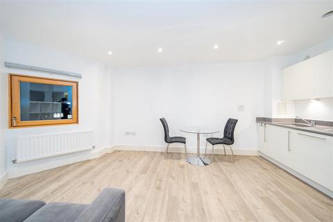 Studio to rent, Salcombe Court, 16 St. Ives Place, London, E14