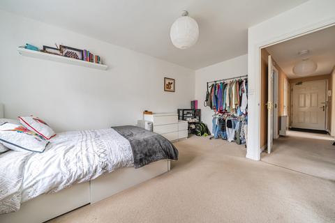 6 School Meadow, Guildford, GU2 8GY
