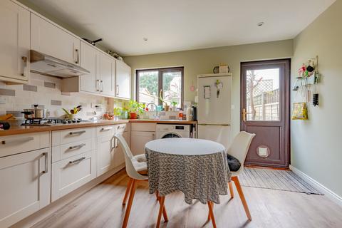 5 Canons Close, Reigate, RH2 9RR