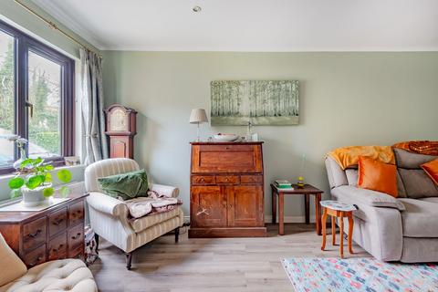 5 Canons Close, Reigate, RH2 9RR
