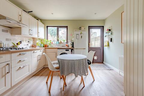 5 Canons Close, Reigate, RH2 9RR