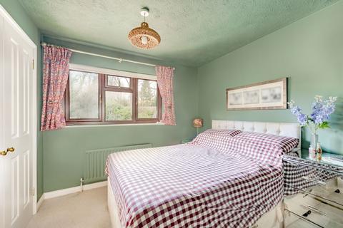 5 Canons Close, Reigate, RH2 9RR