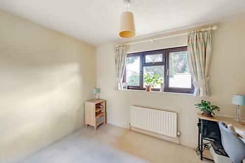 5 Canons Close, Reigate, RH2 9RR
