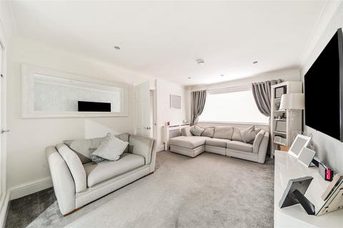 130 Ockleys Mead, Godstone, RH9 8BA