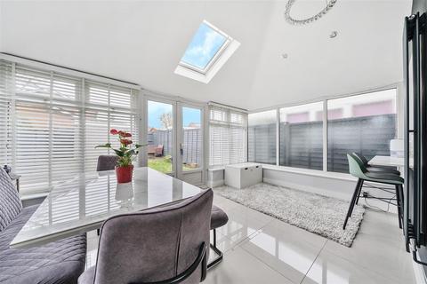130 Ockleys Mead, Godstone, RH9 8BA