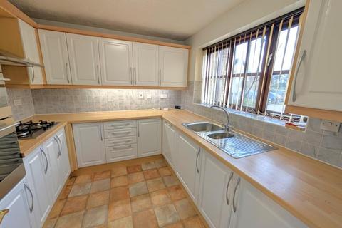 3 bedroom terraced house to rent, 12 Rosewood Way, Woking GU24