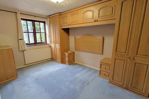 3 bedroom terraced house to rent, 12 Rosewood Way, Woking GU24